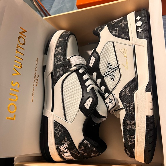 Louis Vuitton Monogram Black and White Men's Sneakers - Picture 4 of 4